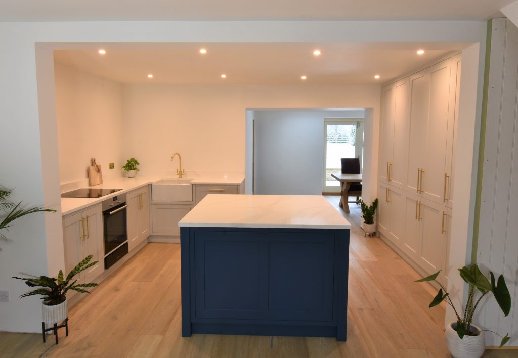 full-kitchen-with-island-rich-newman-joinery